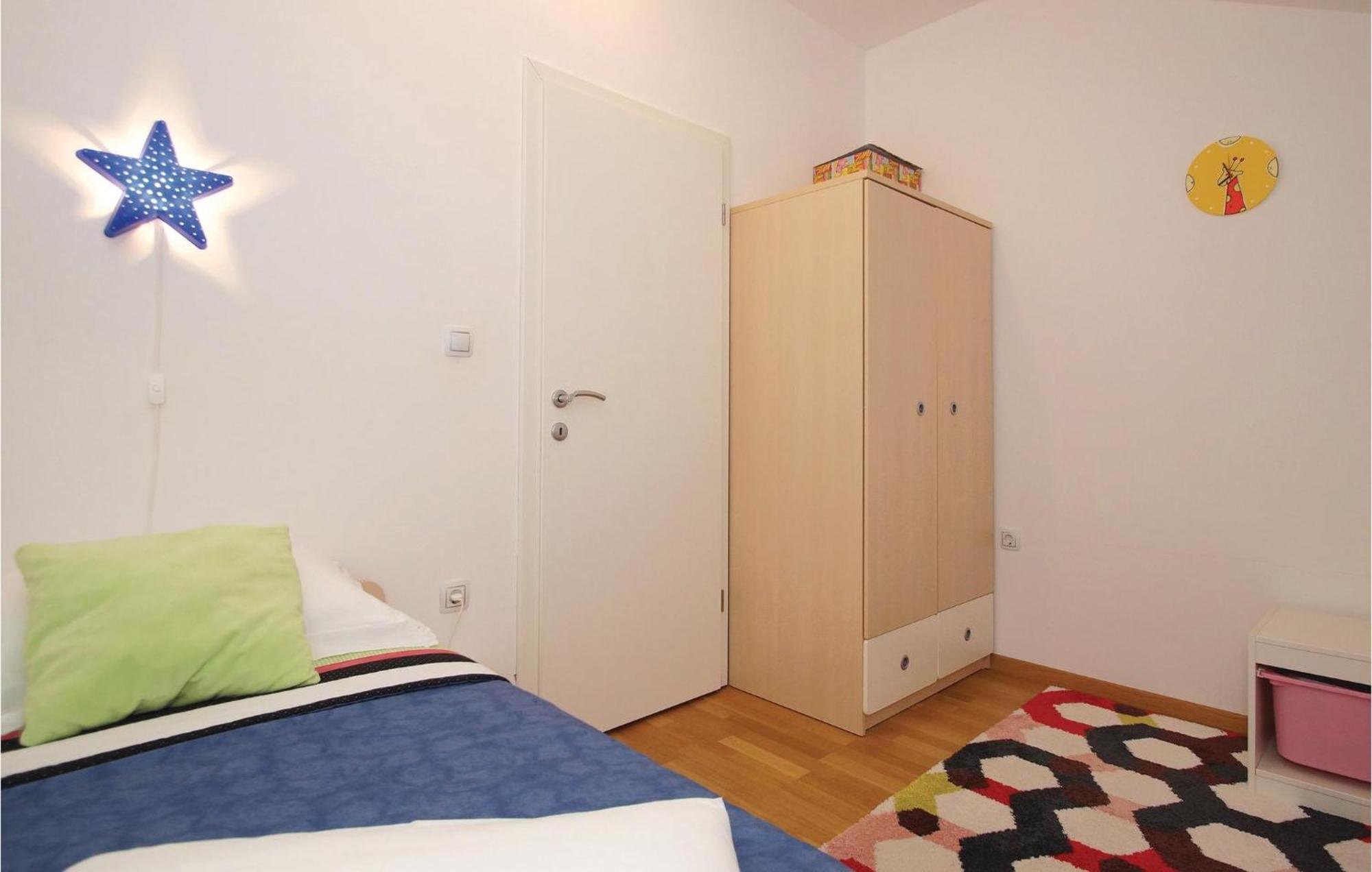 Awesome Apartment In Racisce With Wifi ภายนอก รูปภาพ
