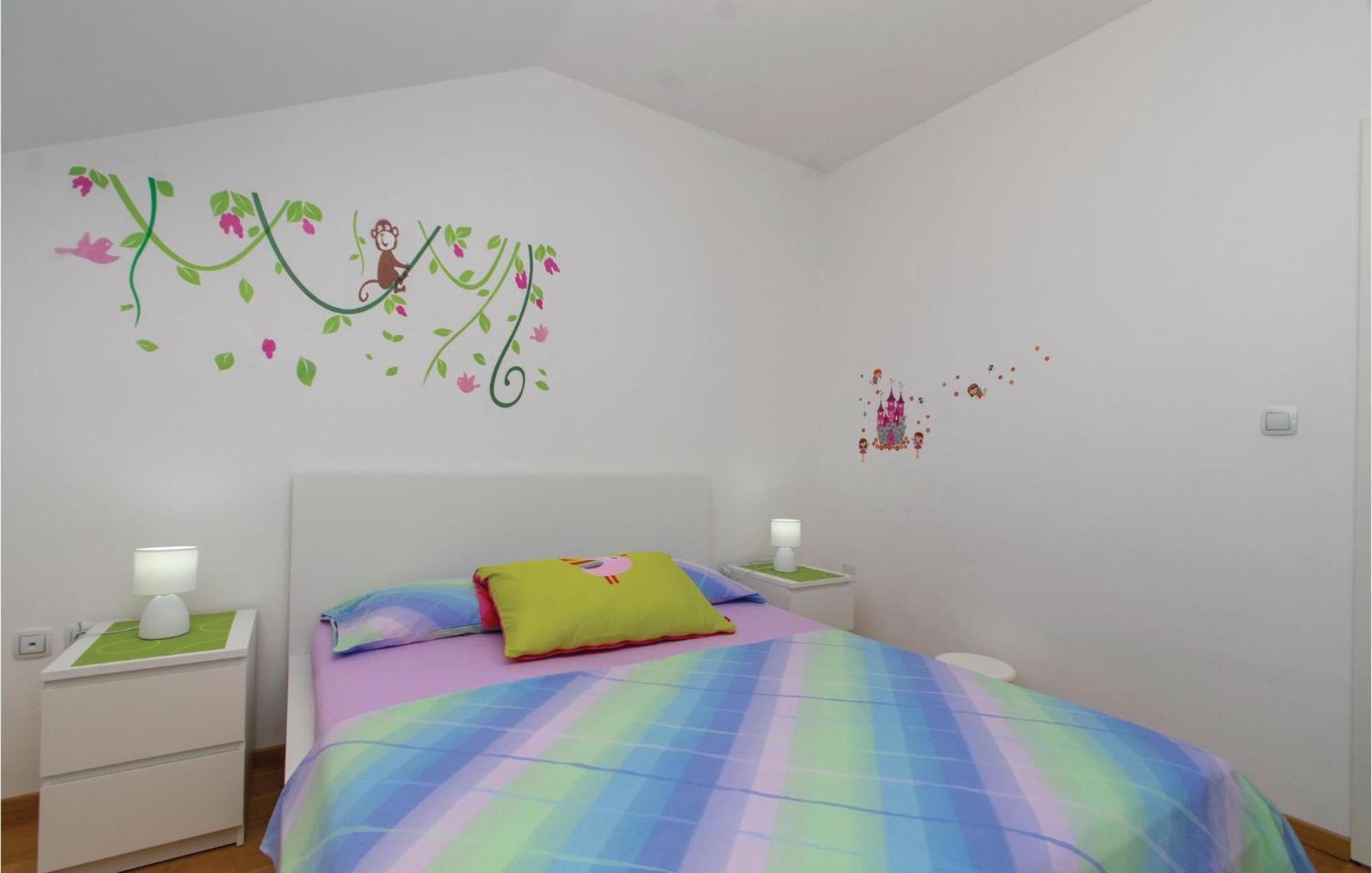 Awesome Apartment In Racisce With Wifi ภายนอก รูปภาพ