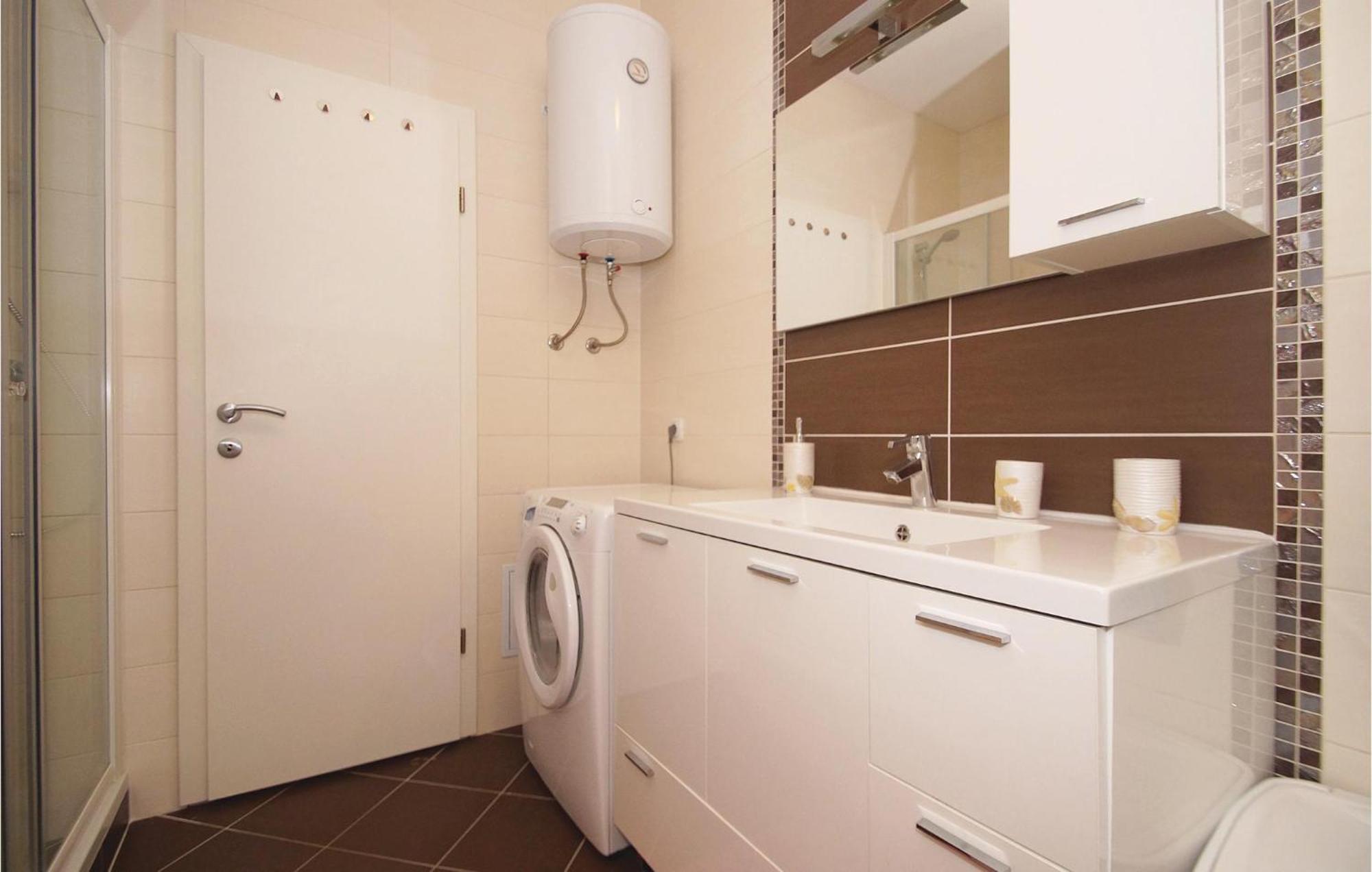 Awesome Apartment In Racisce With Wifi ภายนอก รูปภาพ