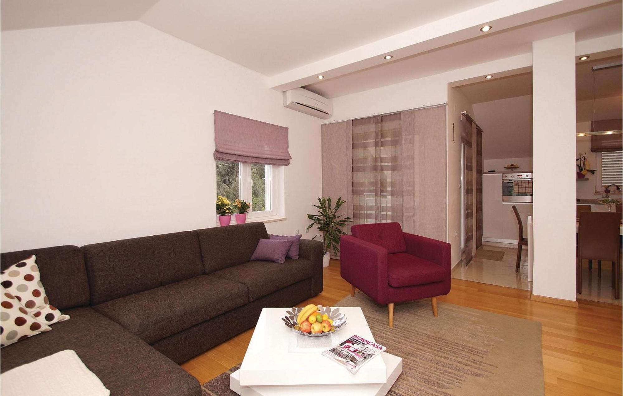 Awesome Apartment In Racisce With Wifi ภายนอก รูปภาพ