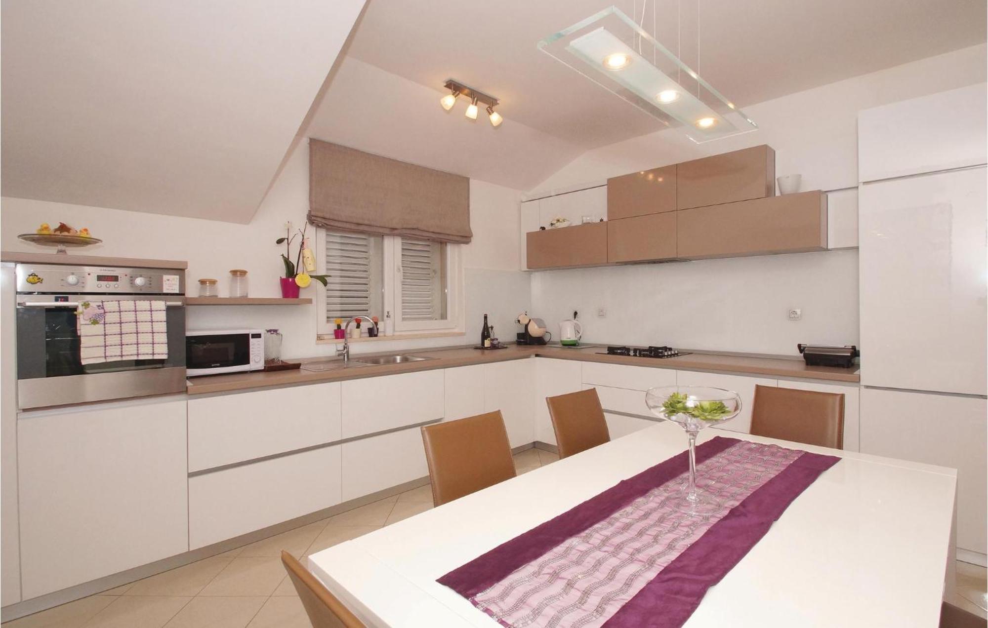 Awesome Apartment In Racisce With Wifi ภายนอก รูปภาพ