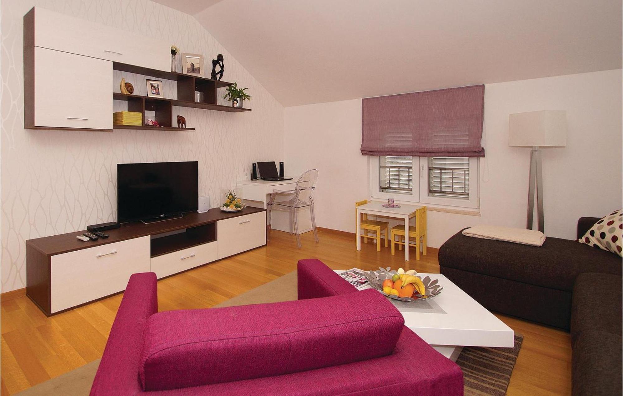 Awesome Apartment In Racisce With Wifi ภายนอก รูปภาพ