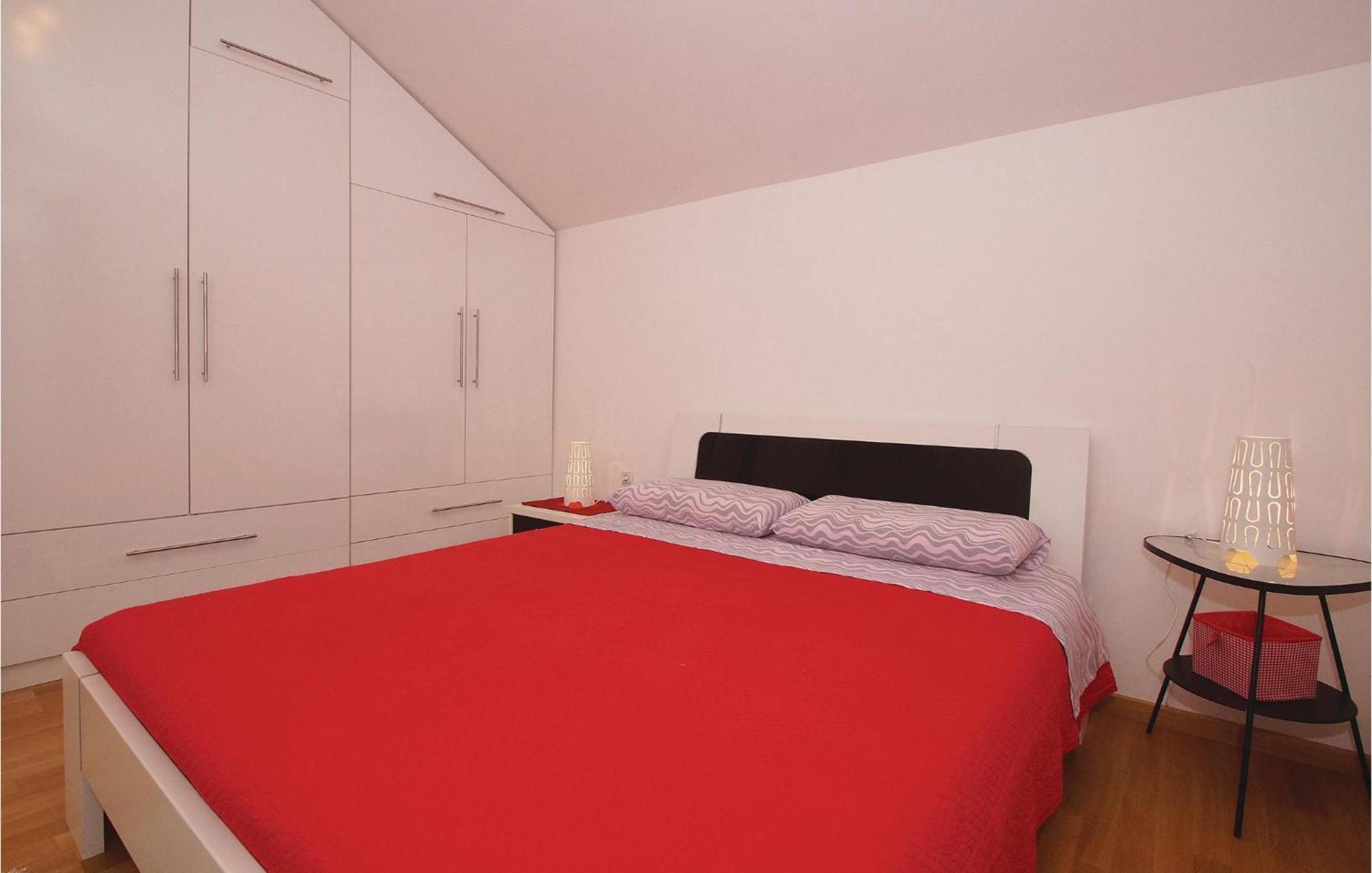 Awesome Apartment In Racisce With Wifi ภายนอก รูปภาพ