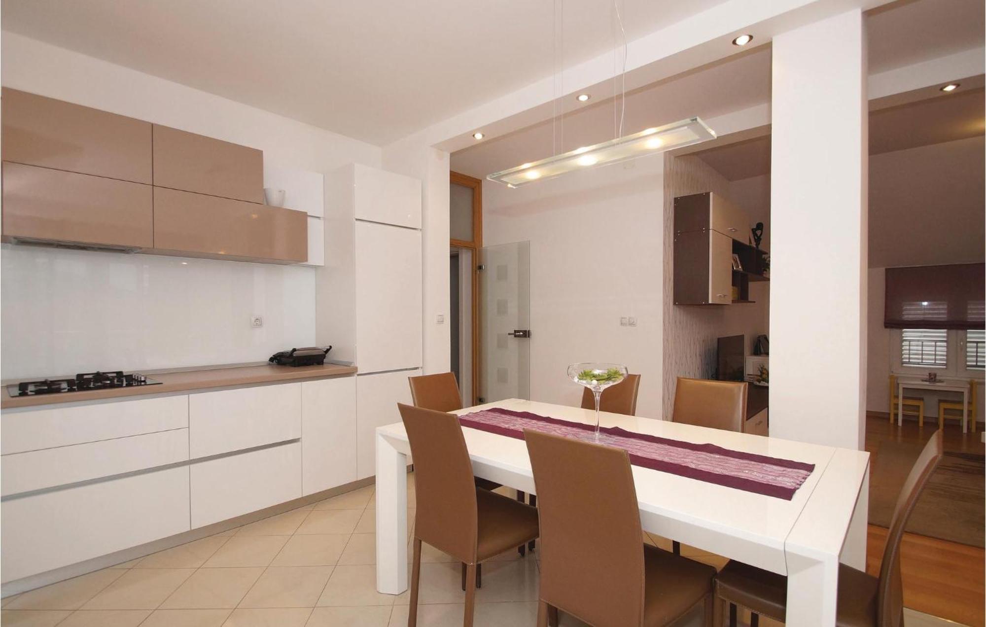 Awesome Apartment In Racisce With Wifi ภายนอก รูปภาพ